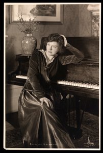 Kathleen MacDonell, ca. 1914 (sølv gelatintrykk)